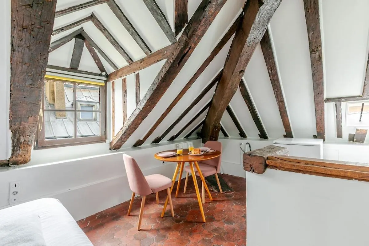 Apartment Studio Sous Les Poutres A Paris